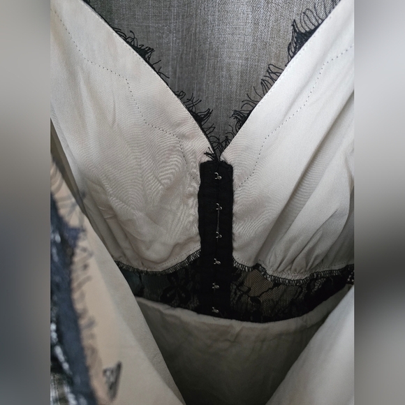 ASOS DESIGN lace insert asymmetric hem mini skater dress in gray print Size 14 - Picture 5 of 8